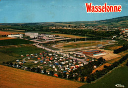 Delcampe - 4564   Cpm  WASSELONNE : Vue Aérienne – Le Camping , La Piscine , Le Terrain De Football Et Le C.E.S.  1988 !! - Wasselonne