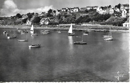 Delcampe - CPSM.29 LOCQUIREC.BATEAUX DE PLAISANCE. LE PORT ET LES VILLAS ROUTE DE PLESTIN. - Locquirec