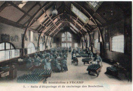 Delcampe - 76  CPA  FECAMP LA BENEDICTINE SALLE D'ETIQUETAGE ET CACHETAGE DES BOUTEILLES - Fécamp