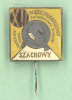 Delcampe - Chess Schach Ajedrez - International Tournament Leszczyny Poland, Vintage Pin Badge Abzeichen - Jeux