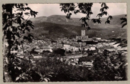 Delcampe - 34 - CARTE PHOTO PEU COURANTE 1956 - LODÈVE - Vue Générale - Hérault - Lodeve