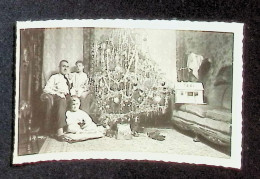 Delcampe - United States Romania - Original Photo Christmas 1932 Family Interior Decorated Tree Dollhouse 11.5x7.5 Cm DEL 6 - Other & Unclassified