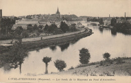 Delcampe - 53.  LAVAL - AVESNIERES . CPA. LES BORDS DE LA MAYENNE AU PONT D'AVESNIERES - Laval