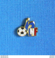Delcampe - 1 PIN'S //  ** LIGUE NATIONALE DU FOOTBALL FRANÇAIS ** . (EMC) ** - Calcio