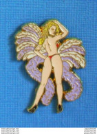 Delcampe - 1 PIN'S //  ** PIN-UP / CABARET MOULIN ROUGE / FOLIES BERGERES & CRAZY HORSE ** . (© Qualité Collectors Série Limitée) - Pin-ups