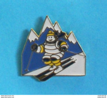 Delcampe - 1 PIN'S // ** BIBENDUM MICHELIN / PNEU NEIGE ** . (Fraisse) - Autres & Non Classés