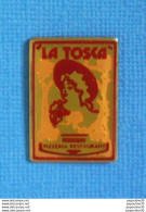 Delcampe - 1 PIN'S //  ** LA TOSCA / PIZZERIA - RESTAURANT ** - Alimentation