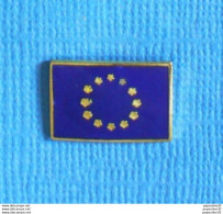 Delcampe - 1 PIN'S //  ** LOGO / DRAPEAU DE L'EUROPE ** - Administrations