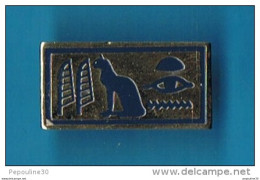 Delcampe - PIN'S // ** CHAT ET MOTIFS ÉGYPTIEN HIÉROGLYPHES ** - Marques