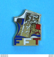 Delcampe - 1 PIN'S //    ** FÉDÉRATIONS FRANÇAISE DE TAROT / Jeux De Cartes ** - Juegos