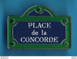 Delcampe - PIN'S //  ** PLAQUE RUE PARISIENNE / PLACE DE LA CONCORDE ** - Ciudades