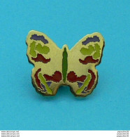 Delcampe - 1 PIN'S //  ** PAPILLON . (Créapin's) - Animales