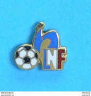 Delcampe - 1 PIN'S //    ** LIGUE NATIONALE DE FOOTBALL / FRANÇAISE ** . (EMC) - Fútbol