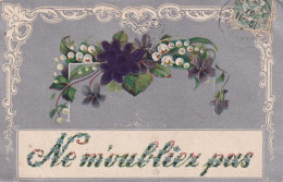 Delcampe - MUGUET     NE  M'OUBLLIEZ PAS    CARTE GAUFREE   PLUS TISSU - Blumen