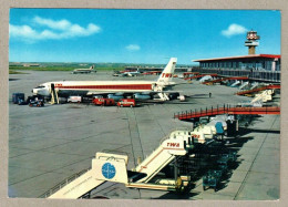 Delcampe - CARTE PHOTO 1965 - FIUMICINO - Aéroport Intercontinental De Rome - Aeroporto Intercontinentale Di Roma - AVIONS - Aerodrome