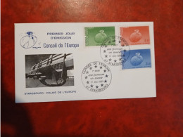 Delcampe - 1985 STRASBOURG      CACHET UNE JEUNESSE UN AVENIR CONSEIL EUROPE   TIMBRE CONSEIL EUROPE - Non Classés
