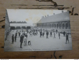 Delcampe - SAINT POL SUR MER , Le Sanatorium, Les Garcons Valides Dans Leur Cour .................... 25968 - Saint Pol Sur Mer