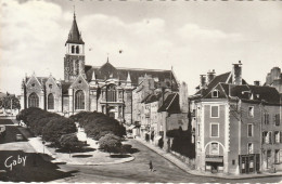 Delcampe - 53.  LAVAL. CPA. LA CATHEDRALE. ANNÉES 50 - Laval