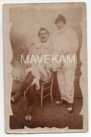 Delcampe - Cpa Photo Couple Déguisement  : Homme En Femme Et  Femme En Homme ( Pierrot ) - Couples