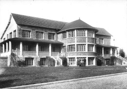 Delcampe - DEPT 80 -CPSM - MONTDIDIER (SOMME) DE - LE BELVEDERE Avec Personnages -photographie  -TBE - NON CIRCULEE -  ED CIM - Montdidier