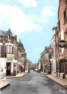 Delcampe - DEPT 80 -CPSM - MONTDIDIER (SOMME) 10310 -RUE ALBERT 1ER -voiture Pelforth Café Renaissance-TBE - NON CIRCULEE -  ED CIM - Montdidier