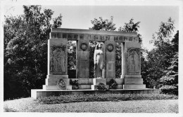 Delcampe - DEPT 80 -CPSM PF - ALBERT (SOMME) NB MONUMENT AUX MORTS -CIRCULEE 1952 TIMBRE - Albert