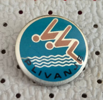 Delcampe - Swimming Swimmers Jump Into The Watter Croatia Yugoslavia Pin - Natación