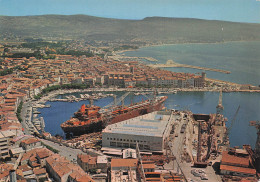 Delcampe - 13 LA CIOTAT LE PORT LES CHANTIERS NAVALS ET LA GRANDE PLAGE - La Ciotat