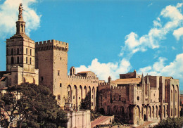 Delcampe - 84 AVIGNON LA CATHEDRALE NOTRE DAME DES DOMS ET LE PALAIS DES PAPES - Avignon