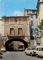 Delcampe - 83* FAYENCE Place De La Mairie  (CPM 10x15cm)        RL19,0006 - Fayence