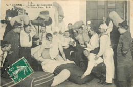 Delcampe - 94* VINCENNES  Scene De Caserne - Une Bonne Farce     RL14.1151 - Kasernen