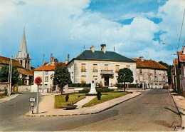 Delcampe - 95* SARCELLES  Place De La Liberation  (CPM 10x15cm)   RL19,0764 - Sarcelles