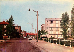 Delcampe - 93* STAINS  Rue Monmousseau – Les Immeubles  (CPSM 10x15cm)    RL19,0569 - Stains