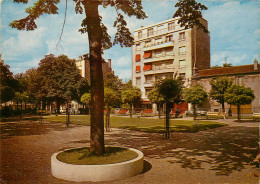 Delcampe - 92* VANVES Square Jarousse  (CPSM 10x15cm)     RL19,0521 - Vanves
