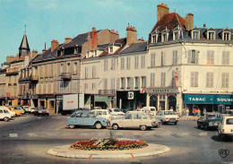Delcampe - 89* AVALLON  Place Vauban  (CPM 10x15cm)    RL19,0406 - Avallon
