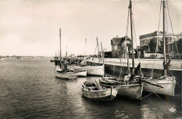 Delcampe - 14* COURSEULLES  Le Port -  (CPSM 9x14cm)      RL30,0063 - Courseulles-sur-Mer
