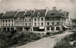 Delcampe - 14* FALAISE  Rue St Gervais - Place Belle Croix   (CPSM 9x14cm)      RL30,0023 - Falaise