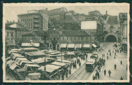 Delcampe - Trieste Città Mercato Tram PIEGA Cartolina KV6445 - Trieste (Triest)