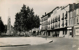 Delcampe - 24* BERGERAC  Place Gambetta (CPSM 9x14cm)     RL30,1327 - Bergerac