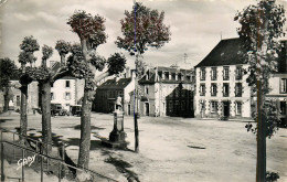 Delcampe - 22* PLOUARET  Place De L Eglise  (CPSM 9x14cm)      RL30,1039 - Plouaret