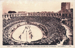Delcampe - 13* ARLES  Arenes Un Jour De Course De Taureaux    RL46,0724 - Arles