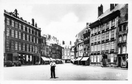 Delcampe - 08* SEDAN     Place De La Halle  (CPSM 9x14cm)    RL46,0547 - Sedan