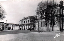 Delcampe - 17* SAINTES  La Gare  (CPSM 9x14cm)       RL46,1262 - Saintes