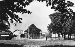 Delcampe - 16* VILLEBOIS  LAVALETT  Le Stade  (CPSM 9x14cm)    RL46,1118 - Other & Unclassified