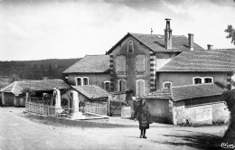 Delcampe - 16* GENOUILLAC   Monument Aux Morts T Cl   (CPSM 9x14cm)        RL46,1105 - Other & Unclassified