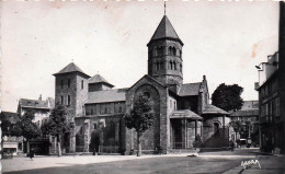 Delcampe - 15* MAURIAC  Notre Dame Des Miracles  (CPSM 9x14cm)       RL46,1100 - Mauriac