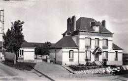 Delcampe - 45* BEAUNE LA ROLANDE   Ecole Des Garcons CPSM(9x14cm)    RL60,1274 - Beaune-la-Rolande