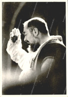 Delcampe - De702 Cartolina Padre Pio Da Pietralcina - Artiesten