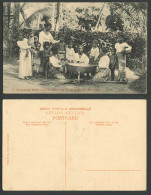 Delcampe - Ceylon Old Postcard Singhalese Gathering Beating Of Tom Tom Drum, Women Children - Sri Lanka (Ceylon)