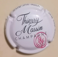 Delcampe - Capsule Champagne MASSIN Thierry { N°12 : Blanc Mat , Noir Et Rouge , AR Blanc ; AUBE Ville-sur-Arce } {S35-26} - Altri & Non Classificati